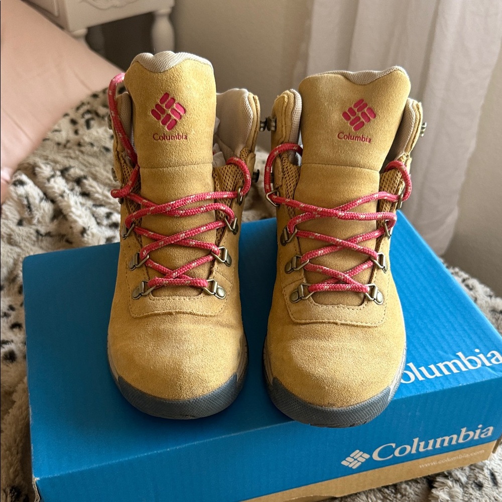 Columbia W Yoncalla Suede WP Hiking Boots